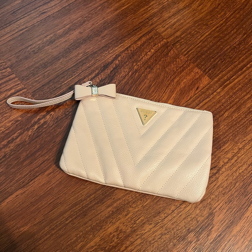 🎉 Guess Baby Pink Clutch